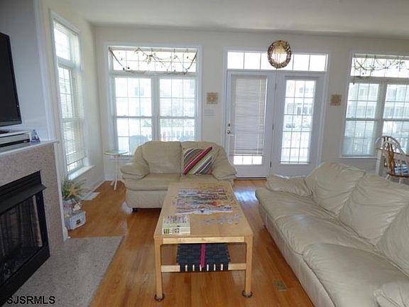 5th image of 4641 Asbury Ave #1