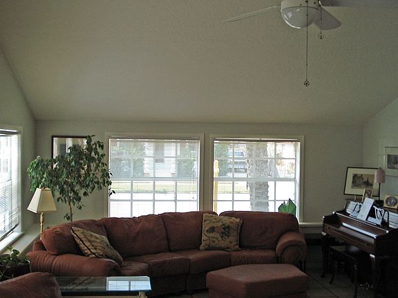 LR W/CATHEDRAL CEILING LIGHT AND BRIGHT