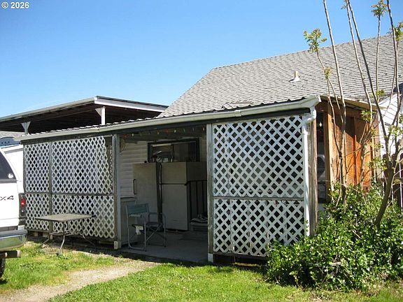 4th image of 434 NE Neal Ln