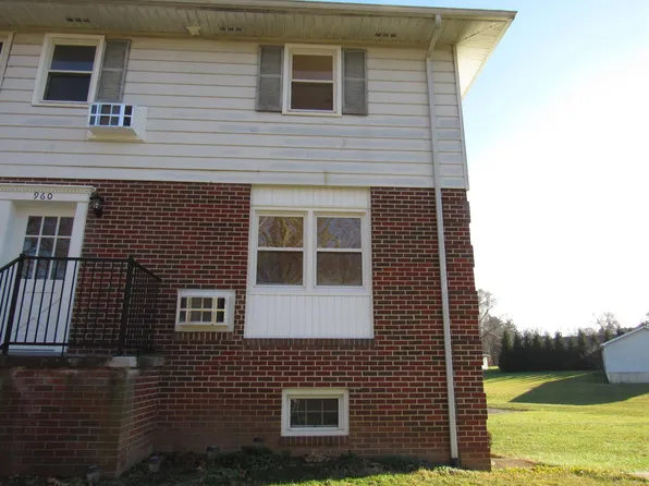 960 Stony Bridge Dr, Chambersburg, PA 17202