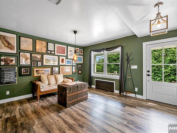 3rd image of 38 Hillside Ave