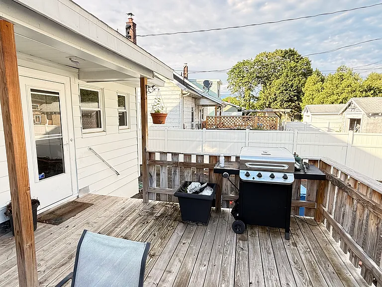 53 Fleetwood Ave — Photo 10