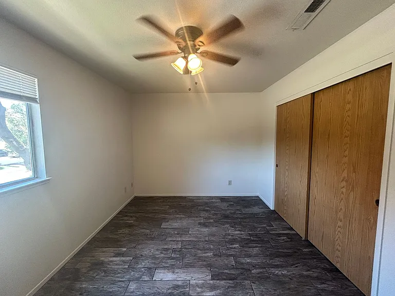 104 S Parsons Ave #E — Photo 22