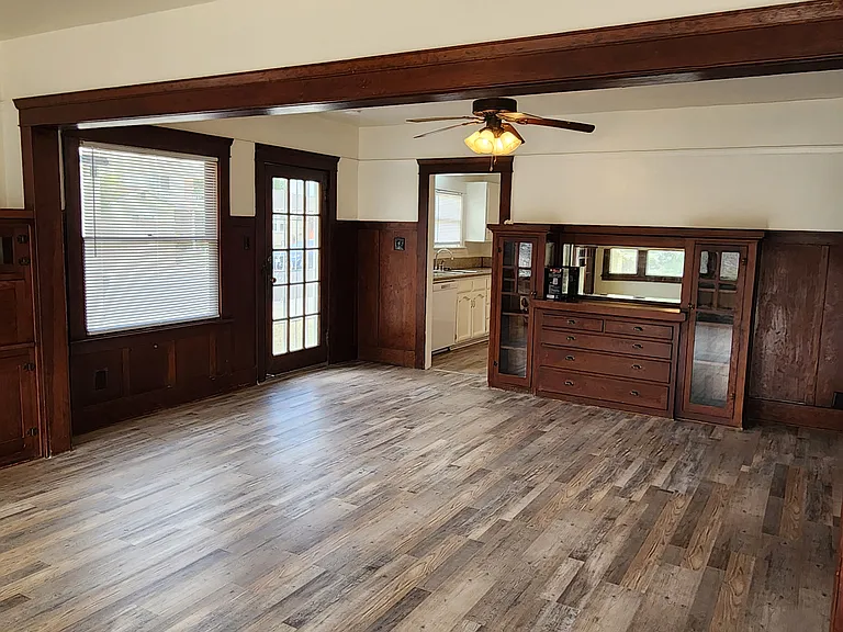 401 N Cherry St — Photo 9