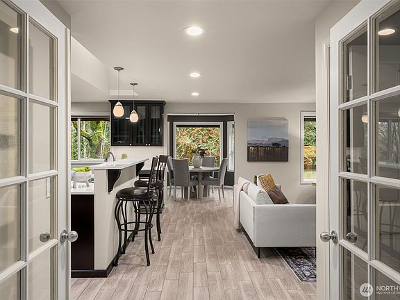 5th image of 4230 212th Avenue NE