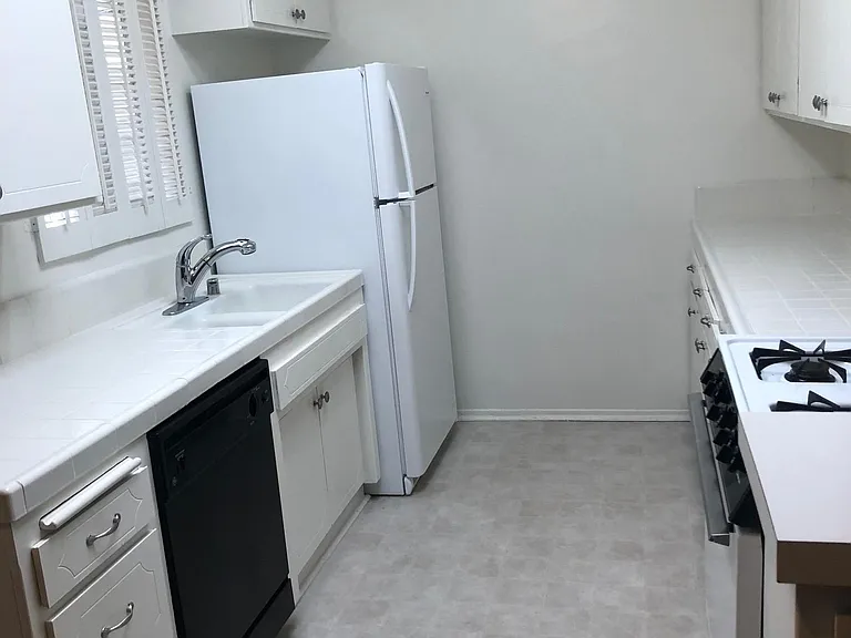 10874 Rose Ave #5 — Photo 1