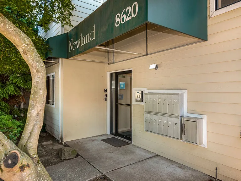 Newland Apartments — Photo 19