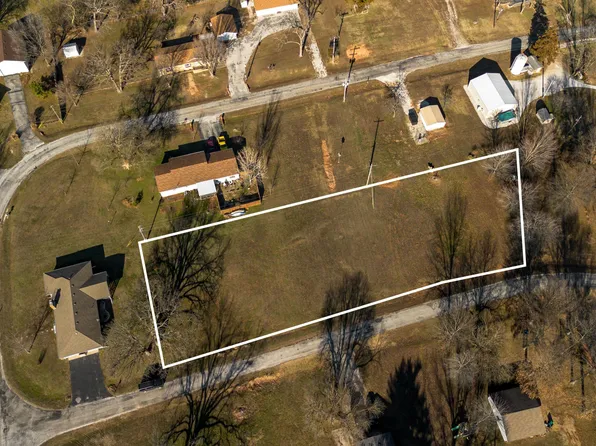 003 Magdalena Dr, Stockton, MO 65785