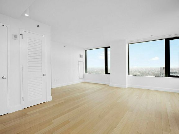 3rd image of 10 City Pt APT 44C