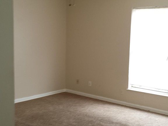 3rd image of 616 Sunny Ln