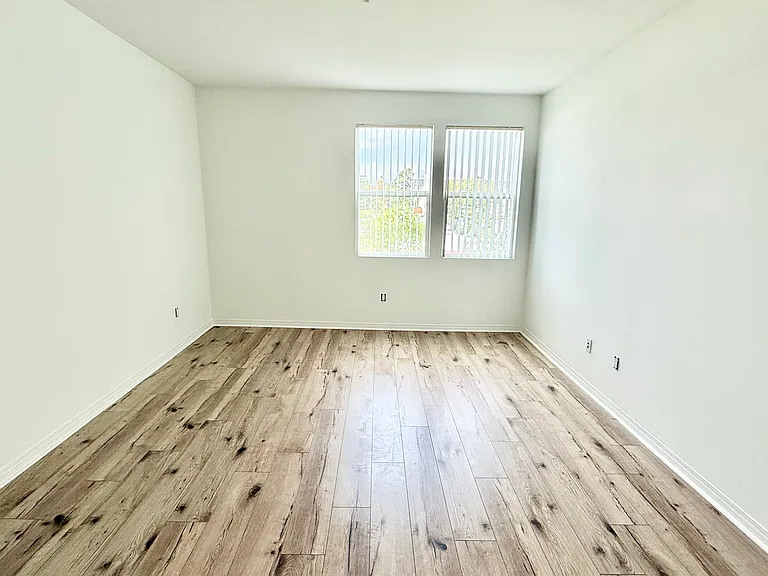 The Watermarque Apartments — Photo 44