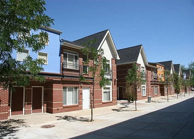 Florence Square | Aurora Apartments