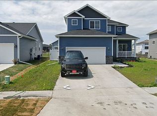 1065 Ashley Dr W, West Fargo, ND