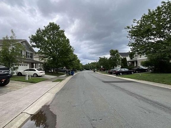 Exterior Neighborhood (street photo)