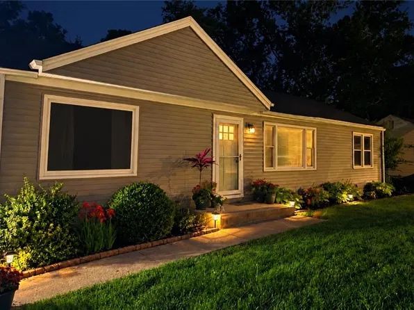 9508 Haskins St, Lenexa, KS 66215