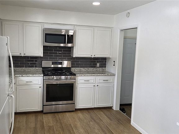 3rd image of 3632 Luray Dr
