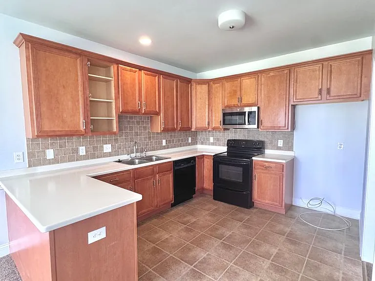 309 Maple Ct — Photo 5