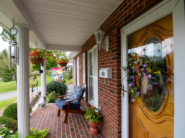 162 Holt Ln, Lewisburg, WV 24901