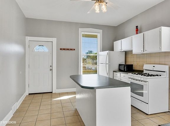 5th image of 2321 N Sacramento Ave #2
