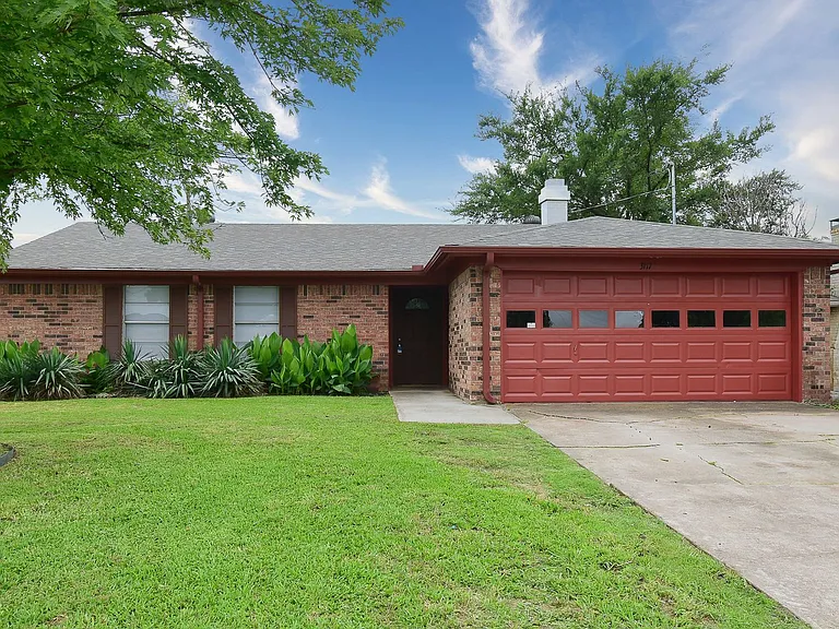 3117 Chaparral Dr — Photo 2