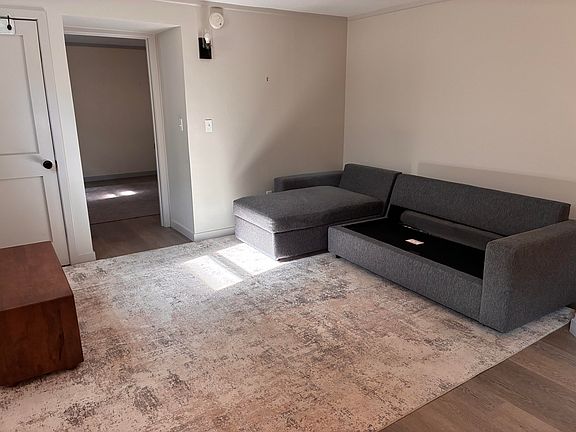 5th image of 126 Bradford Ave