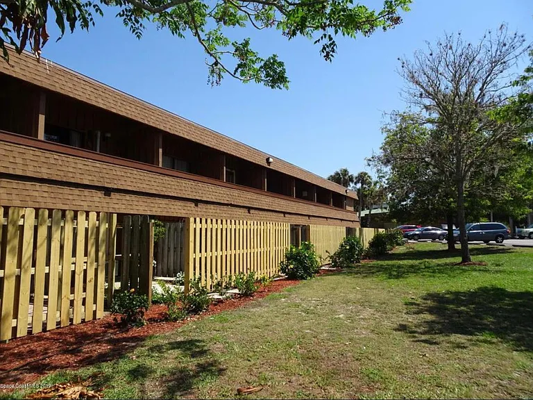 2180 Country Club Dr #218 — Photo 2