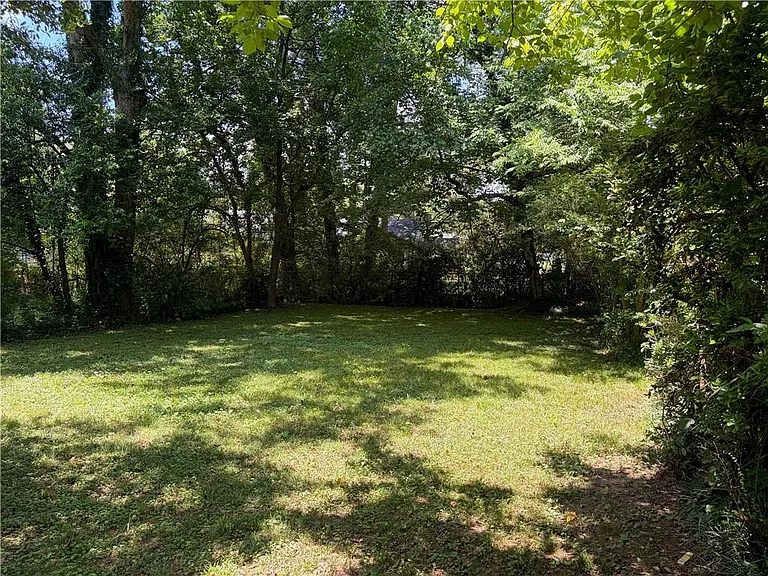 1847 Dorsey Ave — Photo 22