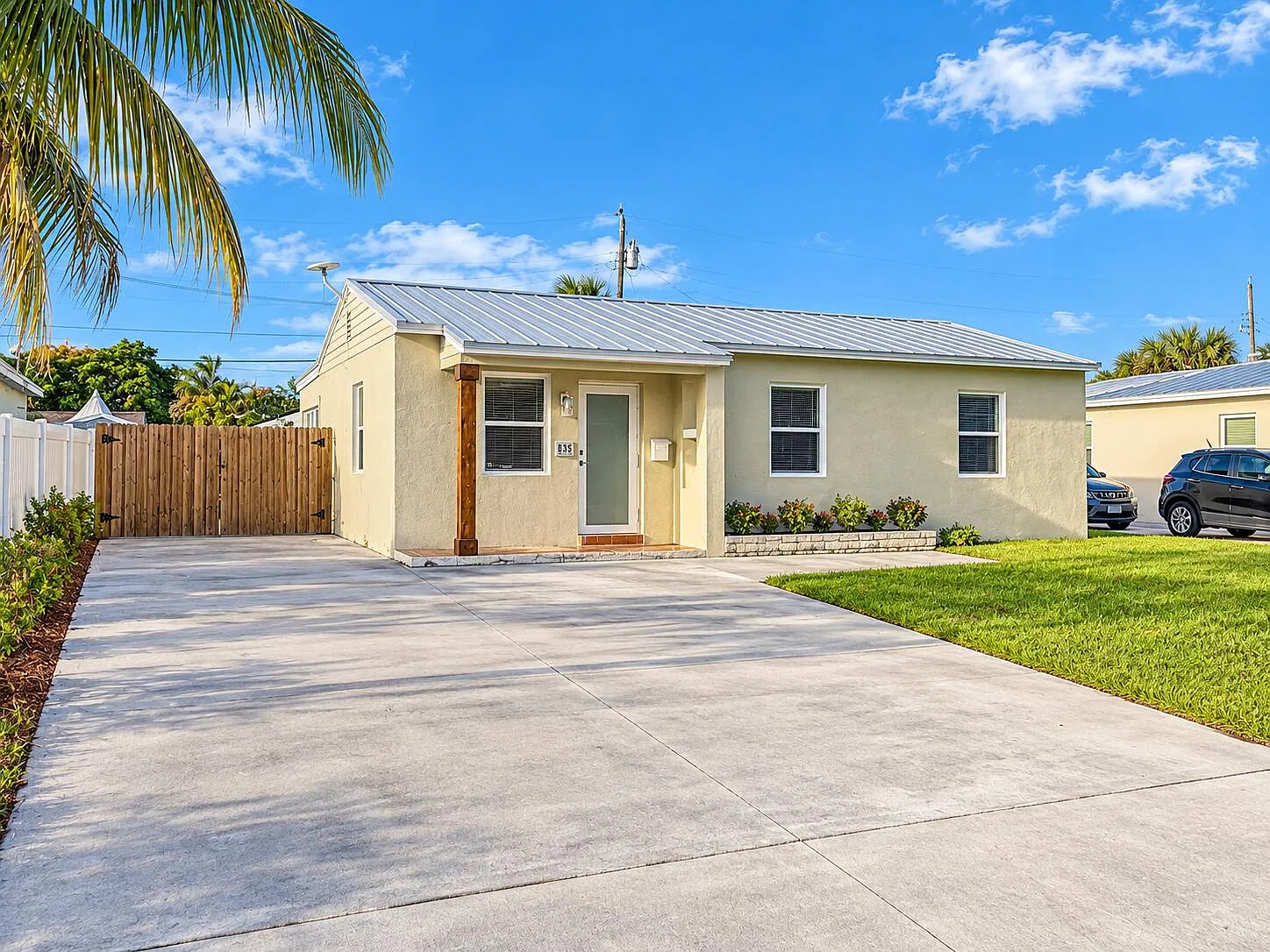 3 bed, 1.0 bath, 936 sqft, $2,500 — Photo 2