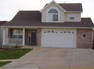 558 Winter Garden Dr, Fenton, MO