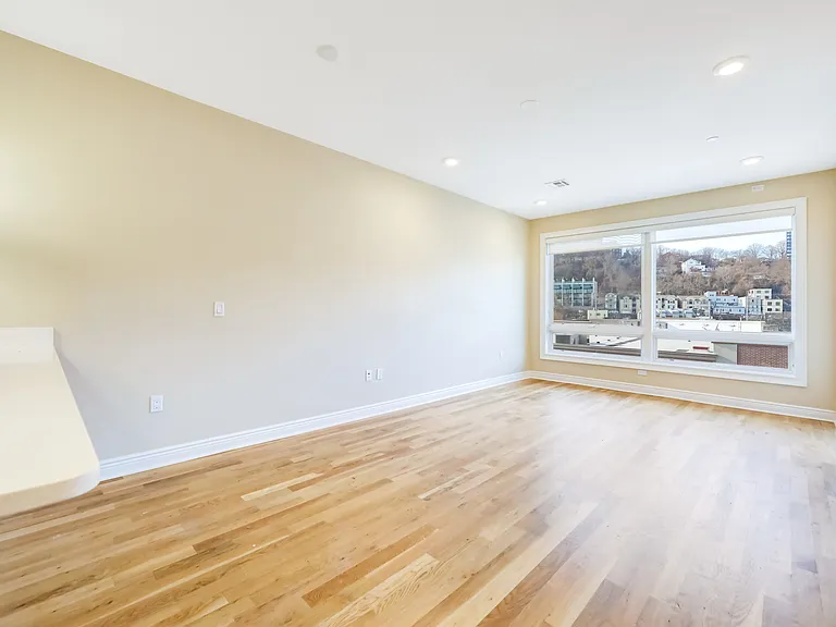 12 Main St #405 — Photo 8