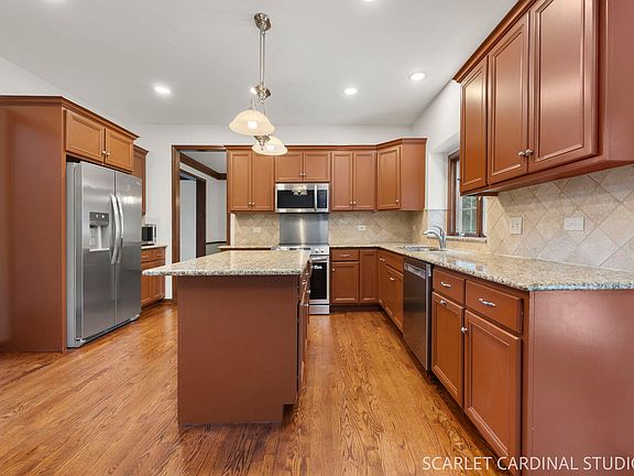 5th image of 609 Spruce Ct
