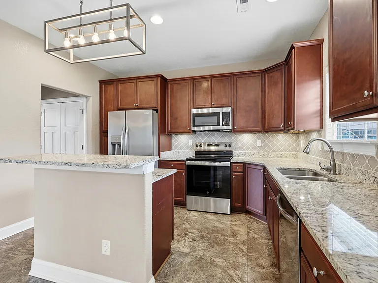 122 Rosedale Dr — Photo 8