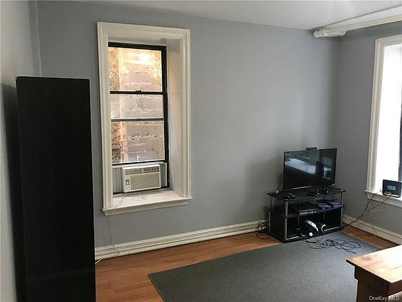 2nd image of 255 E 237th St