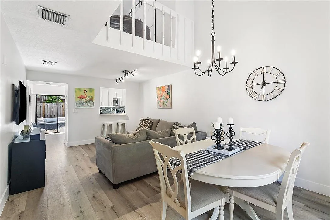 3 bed, 2.0 bath, 1452 sqft, $3,150 — Photo 4