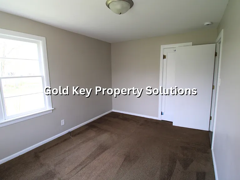 505 W 21st St — Photo 13