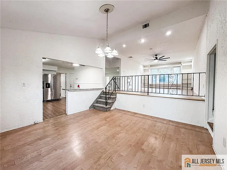 742 Grove Ave — Photo 10