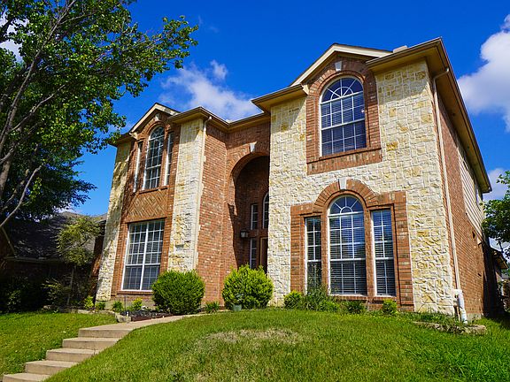 2nd image of 2060 Garden Crest Dr