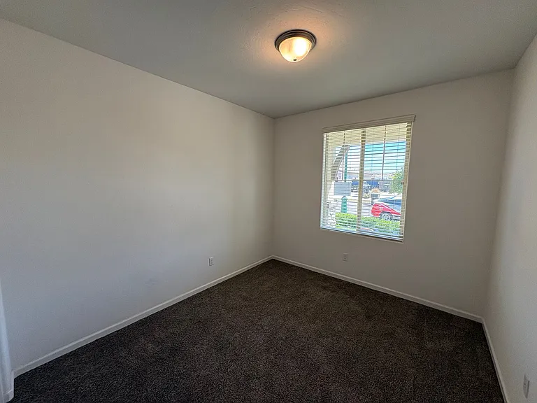 1620 W Porter Ave — Photo 5