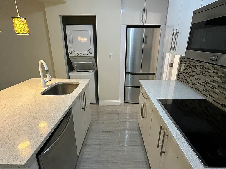 916 NE 15th Ave #3 — Photo 1