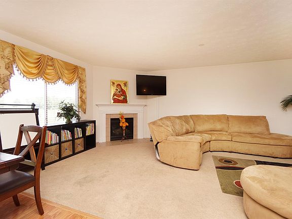 5th image of 203 Wellington Ct