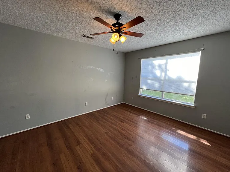2302 Tracey Ann Ln — Photo 16