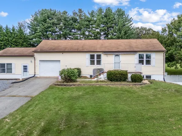 1103 Stratford Dr, Bedford, VA 24523