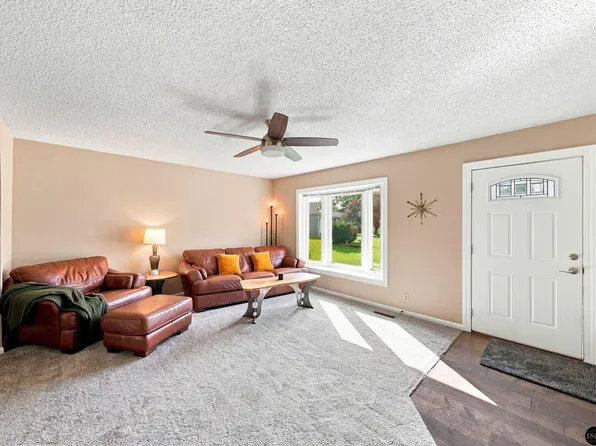 5101 Rosebriar Ct, Lincoln, NE 68516