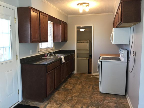 2nd image of 603 Kerry Ct