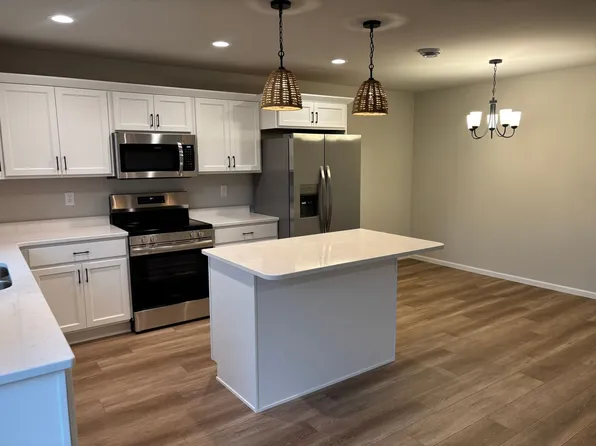 6705 Meadow View Dr S, Fargo, ND 58104