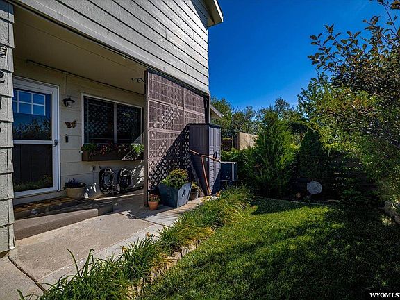 2nd image of 2155 Frances St