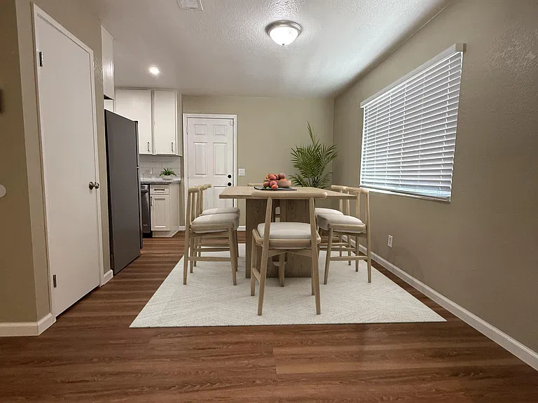 2041 Robin Dr — Photo 4