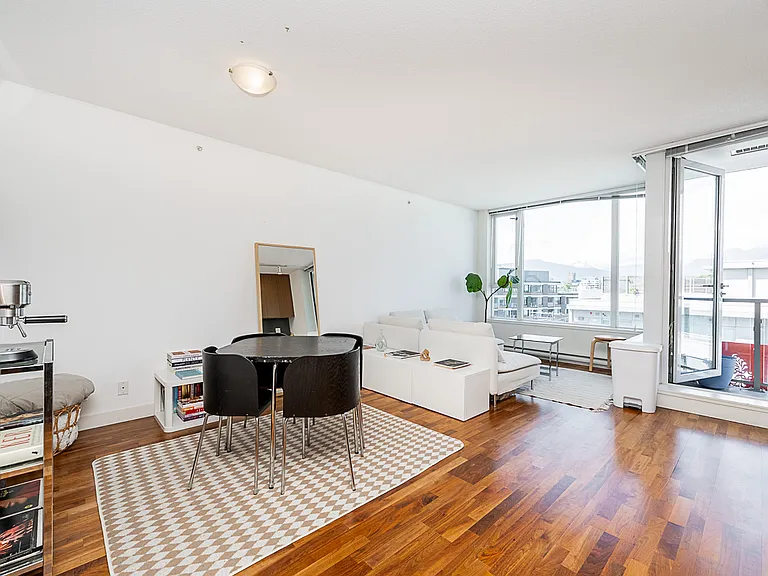 250 E 6th Ave #706 — Photo 4