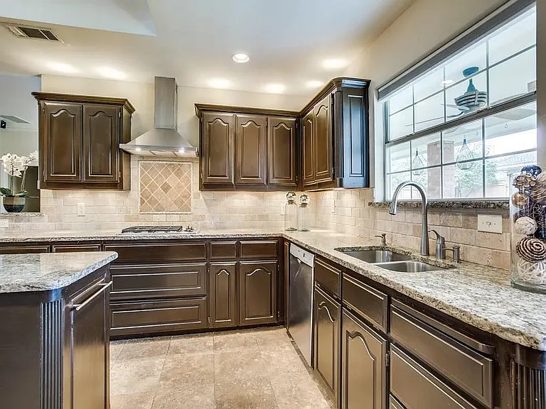 63 Remington Dr W — Photo 18