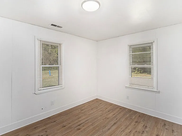 170 Kansas Ave — Photo 8